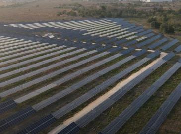 Imagen de la planta de energía solar Tucanes inaugurada por Grenergy Renovables en Colombia recientemente.