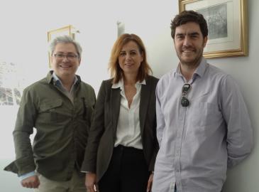 Image of the formalisation of the project: from left to right, Miguel Ángel Ladero, head of COFIDES Investment Department; Ana Cebrián, head of COFIDES Internationalisation Division; and Jaime Medina, founder and CEO of TSCFO.