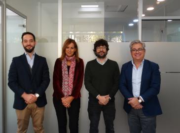 Image ot the formalization of the financing agreement. From left to right: Marcos Martínez, analyst at COFIDES; Ana Cebrián, head of COFIDES' Internationalization Division; Luis Molina, CEO of MedUX; and Miguel Ángel Ladero, corporate head of the COFIDES Investment Division.