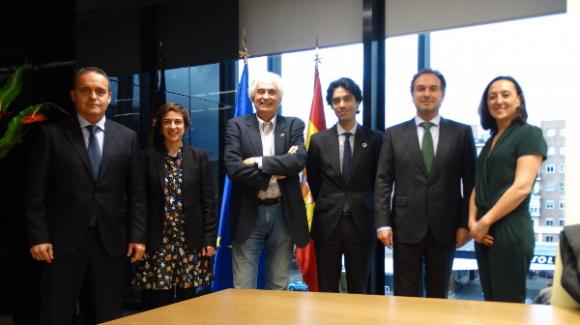Image of the COFIDES and TUBACEX teams after signing the agreement
