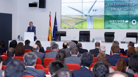 Imagen de Hugo Morán, secretario de Estado de Medio Ambiente, durante la presentación de los recursos del Fondo Verde para el Clima de Naciones Unidas a empresarios e inversores que se ha celebrado hoy en COFIDES