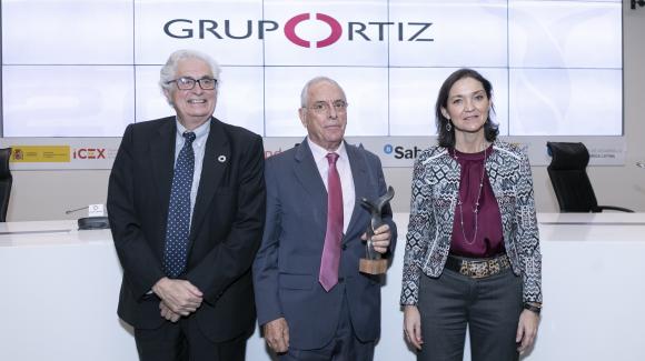 Entrega del galardón al presidente del Grupo Ortiz, Juan Antonio Carpintero