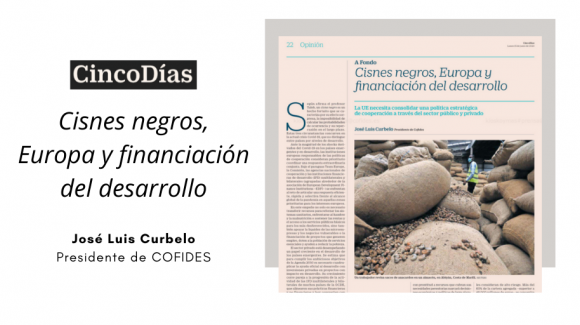 Imagen de la composición para redes sociales del artículo 'Cisnes negros, Europa y financiación del desarrollo' de José Luis Curbelo publicado en Cinco Días.