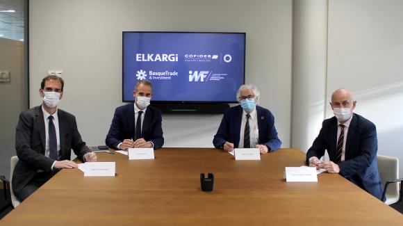 Imagen de la firma del acuerdo entre ELKARGI, la Agencia Vasca de Internacionalización, COFIDES y el Instituto Vasco de Finanzas 