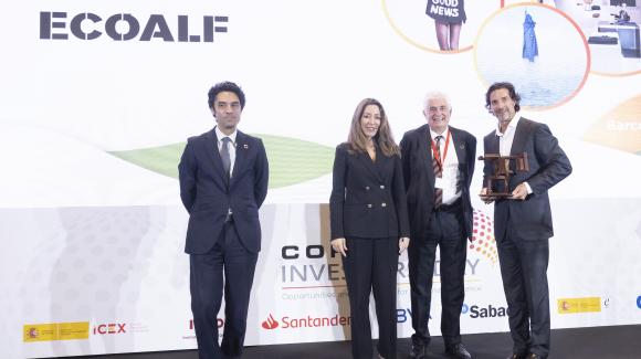 Javier Goyeneche, Fundador de ECOALF recoge el premio a la empresa