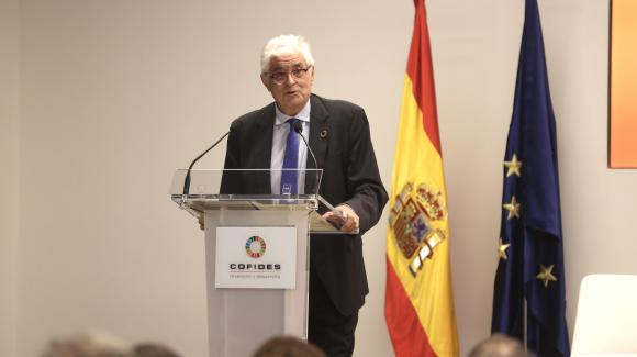 Imagen del presidente de COFIDES, José Luis Curbelo, en la presentación de COFIDES Impact