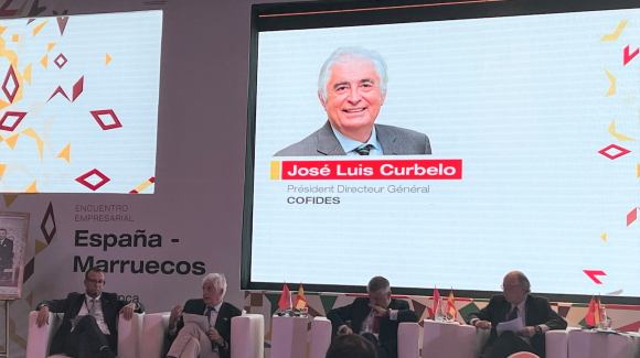 Imagen de la intervención d El presidente de COFIDES, José Luis Curbelo, en la mesa redonda "Financiación de la inversión en Marruecos".