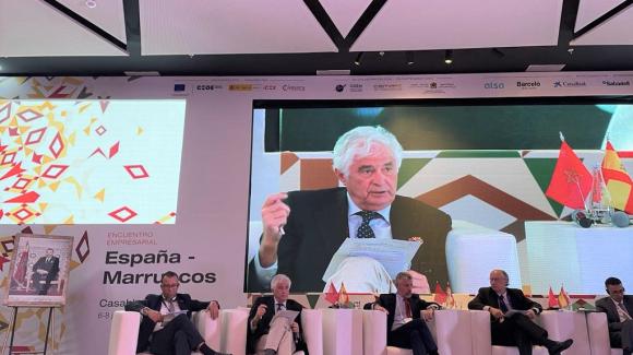 Imagen de la intervención del presidente de COFIDES, José Luis Curbelo, en la mesa redonda "Financiación de la inversión en Marruecos". 