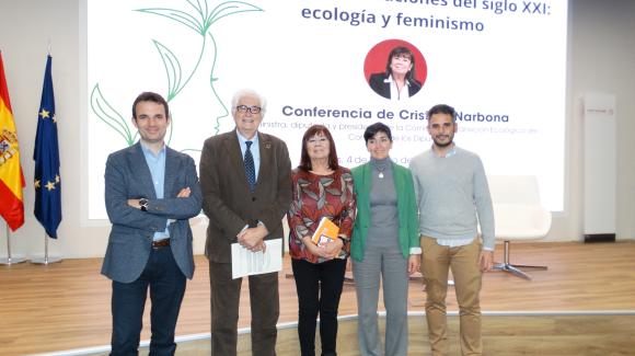 Imagen de la conferencia de Cristina Narbona "Las grandes revoluciones del siglo XXI: ecología y feminismo"